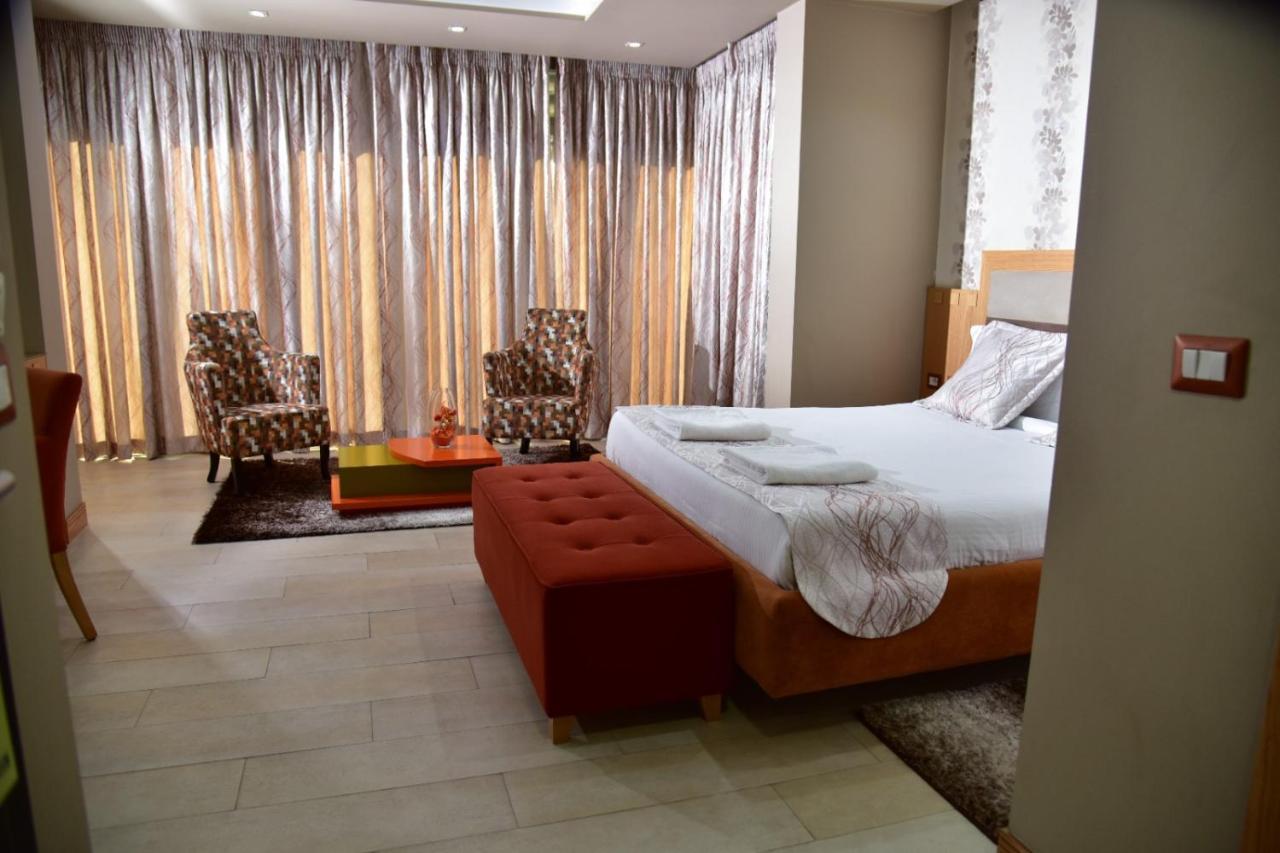 Hotel New W Tirana